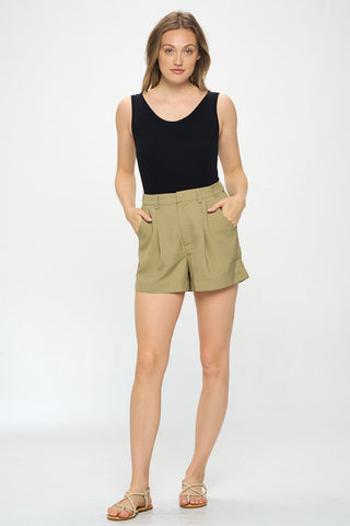 SHORTS W/ FRONT PLEATS AND POCKETS